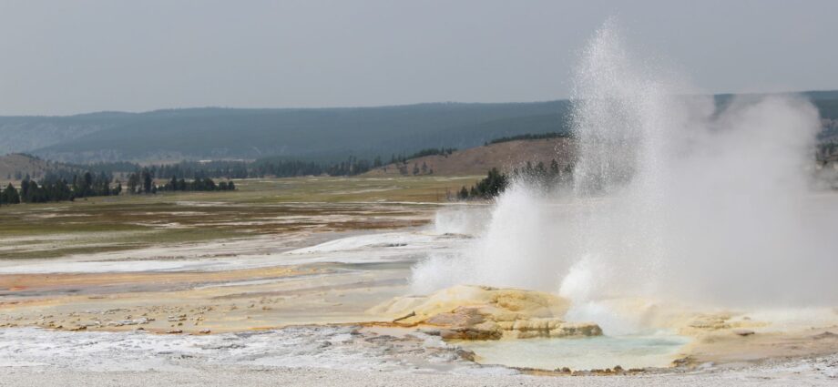 Yellowstone supervolcano eruption