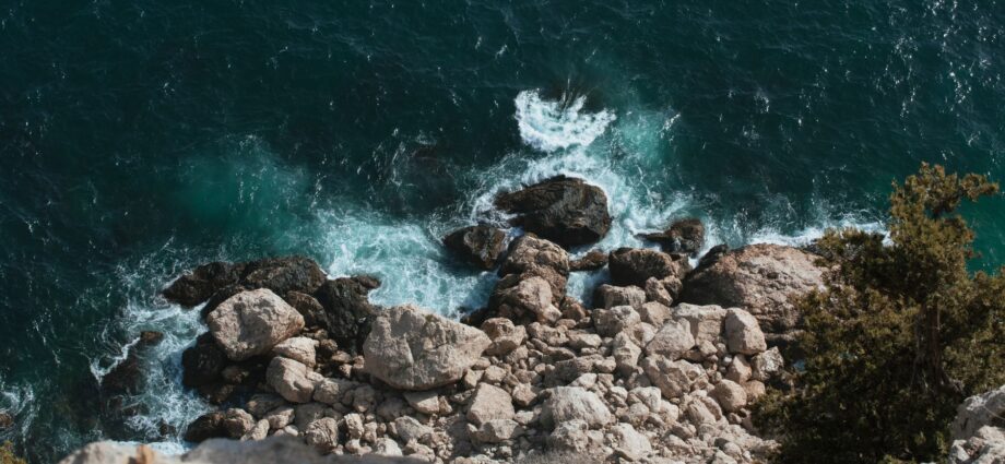 deep-sea rocks fire