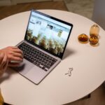 touchscreen OLED MacBook Pro